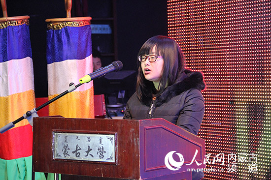 赵青青代表受资助的百名大学生发言